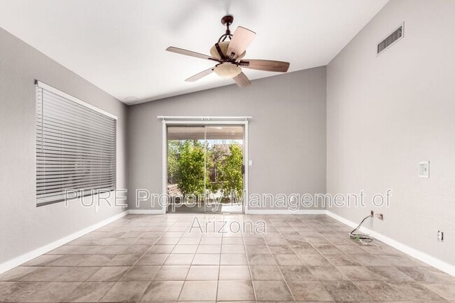 Building Photo - 8947 E Fairbrook St