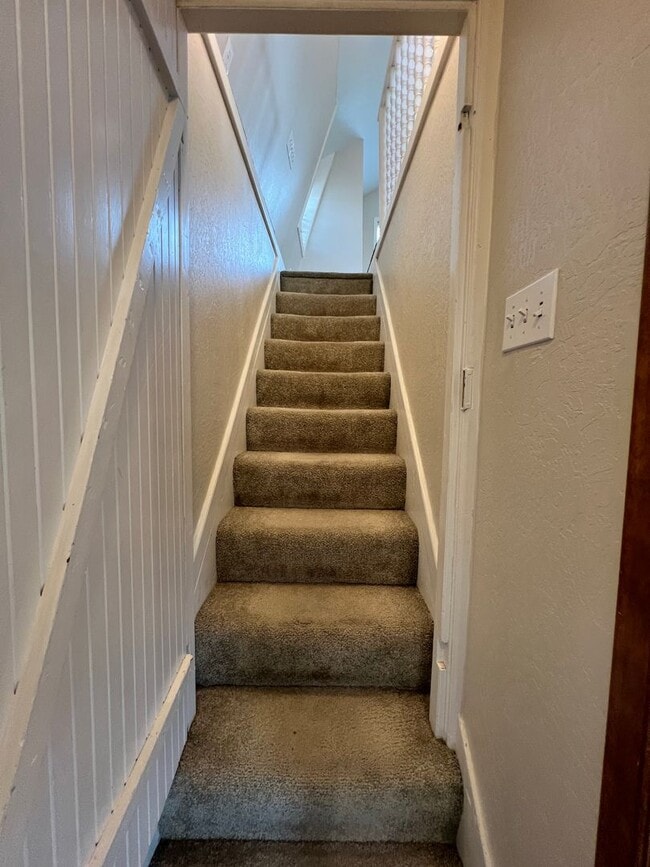 Building Photo - Nostalgic 3-bedroom Farmhouse in Hughson!
