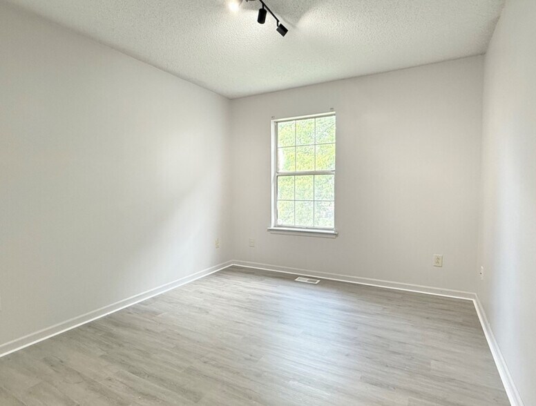 Building Photo - 3938 Roebling Ln
