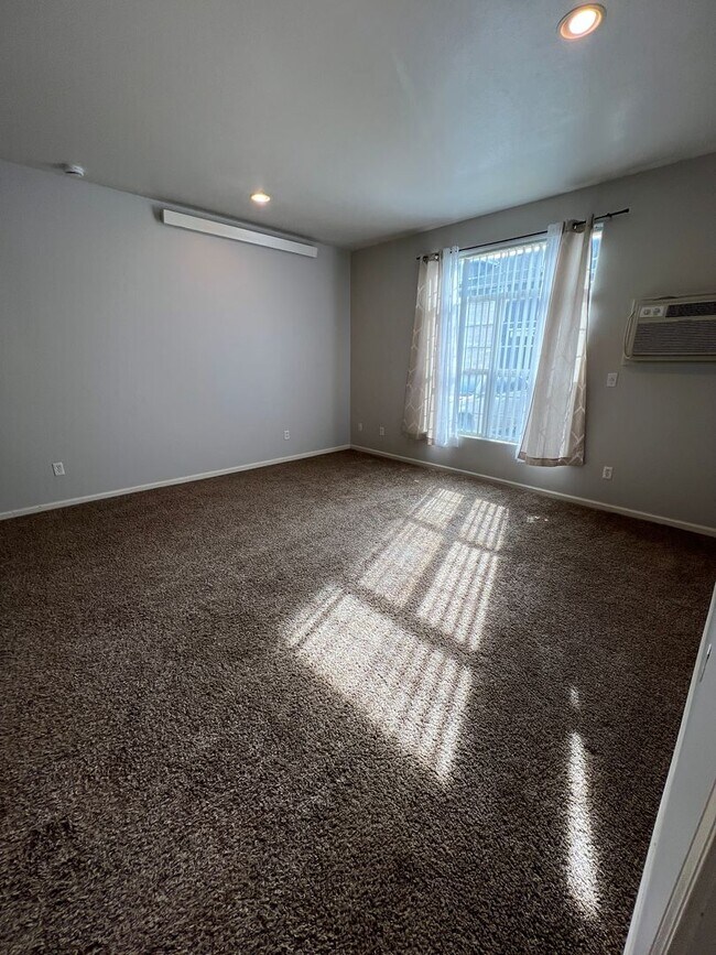 Building Photo - 1920 Monte Vista Dr