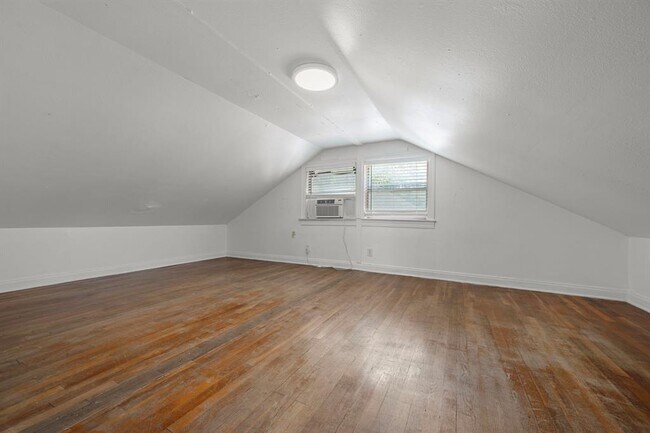 Building Photo - 1520 Ullrich Ave