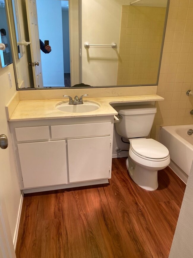 Building Photo - 1 Bed - 1 Bath Single Story Condo; 2nd floor unit in Pacific Beach