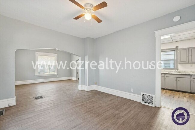 Building Photo - 3936 Woodhaven Dr