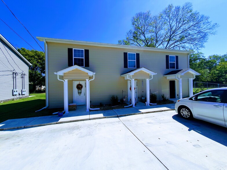 Primary Photo - 406 Hedgemont Ave