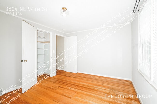 Building Photo - 3804 NE 94th St