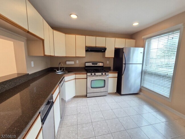 Building Photo - 3705 Pinhorn Dr