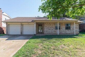 Building Photo - Charming Eastmoor Home: Perfect for Your New Adventure!