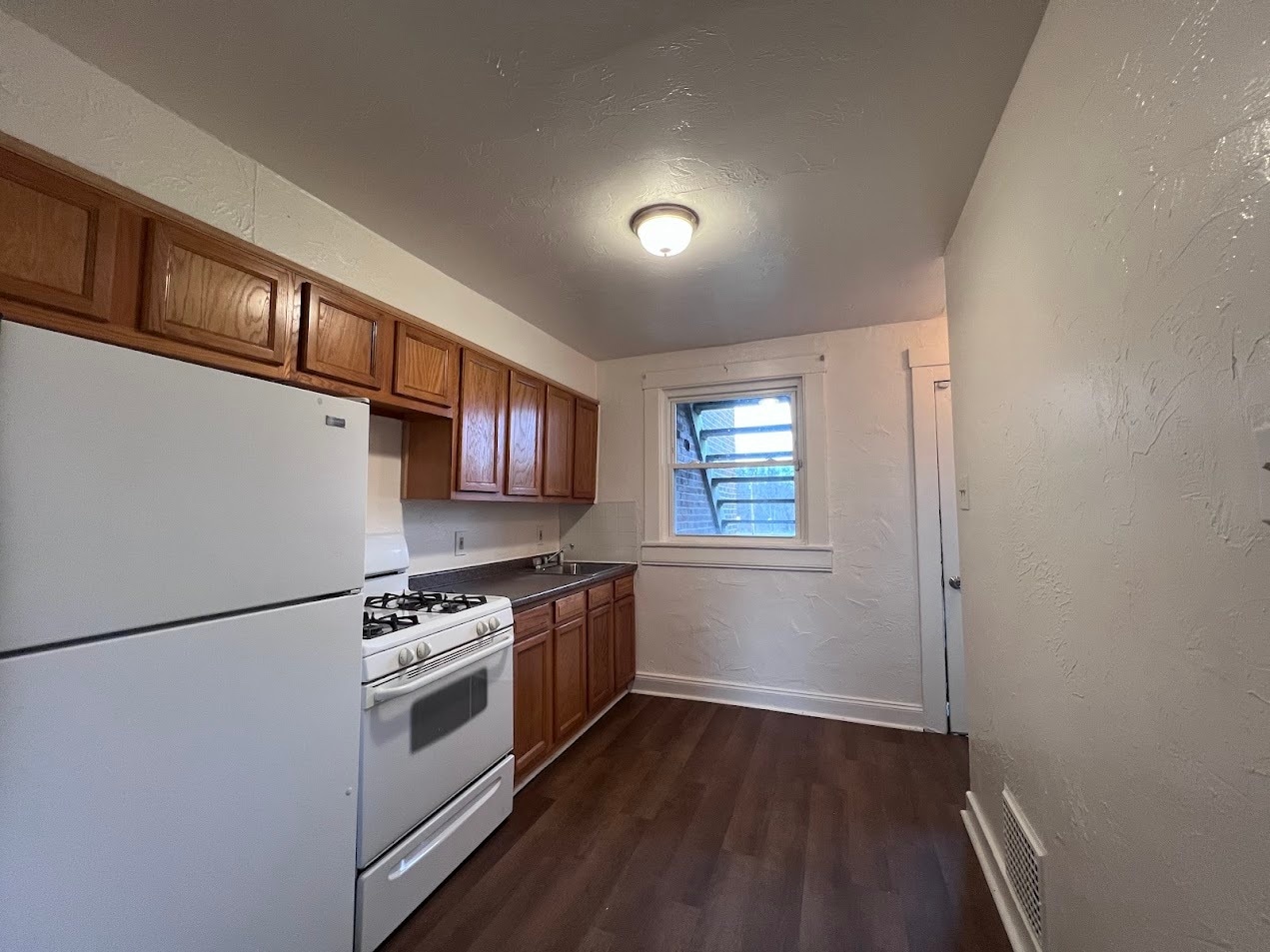 Building Photo - 614 Short St