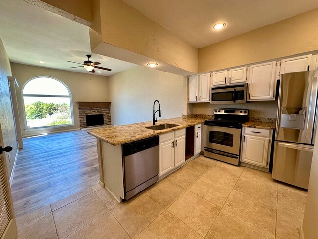 Building Photo - 228 Henry M Chandler Dr