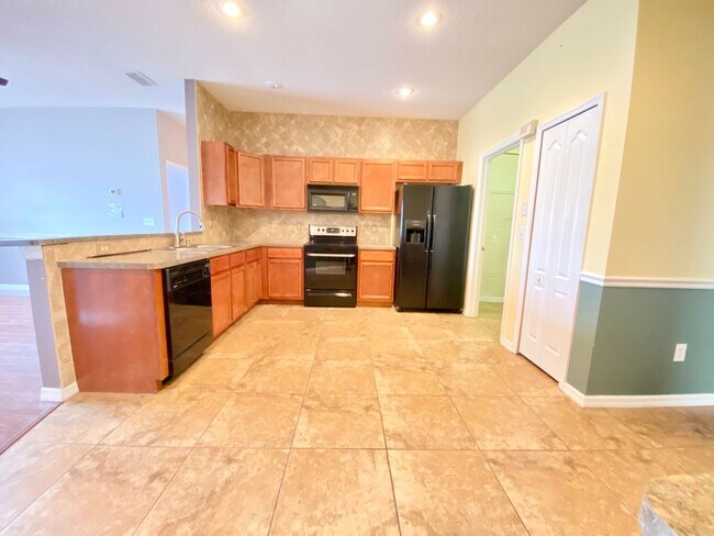 Building Photo - Beautiful Lake View Home in Waterside Estate!