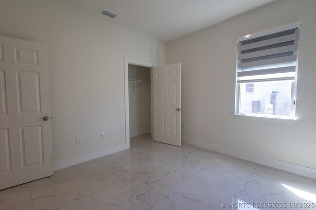 Building Photo - 2149 SW Susset Ln
