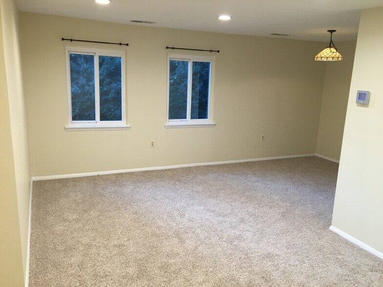 Building Photo - 1804 Snow Meadow Ln