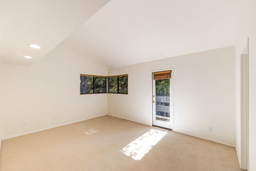 Building Photo - 4107 Pine Hollow Rd