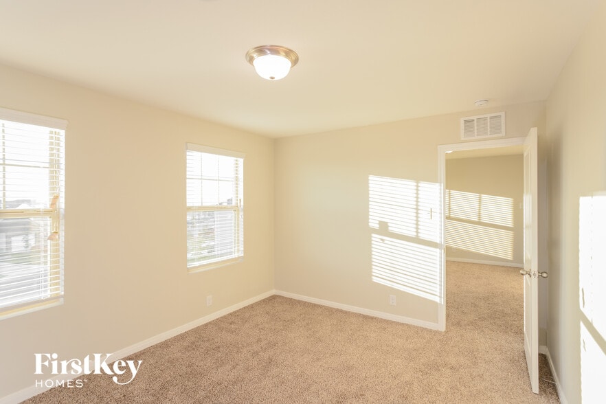 Building Photo - 13403 Summer Light