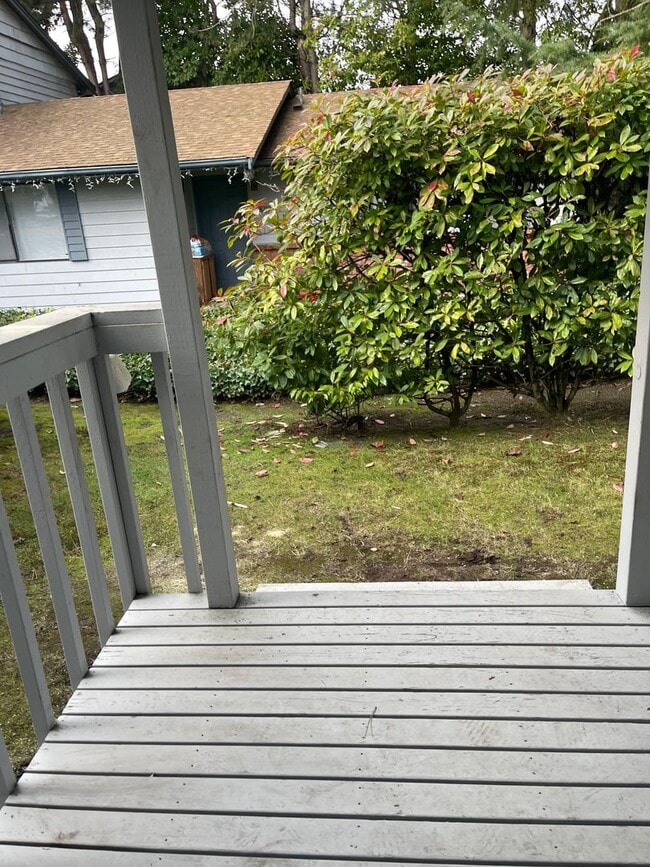 Building Photo - Nice and Bright Rambler near Downtown Kirkland