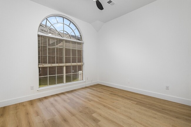 Building Photo - 2325 Flanders Ln