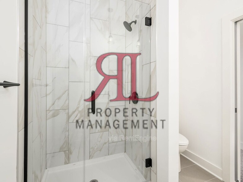 Building Photo - 1096 Oak St