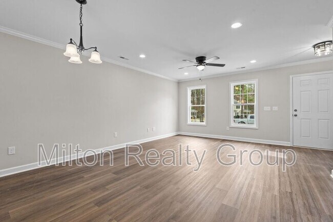 Building Photo - 121 Laura Ln