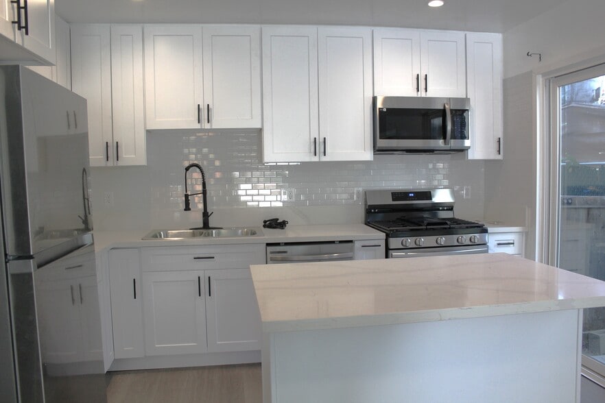 Building Photo - 1037 Pleasantview Ave