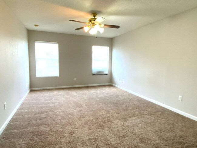 Building Photo - Spacious 3 Bedroom Port Orange Townhome!