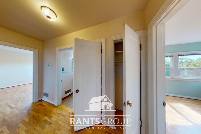 Building Photo - 2-Bedroom Home with Basement on a Spacious...