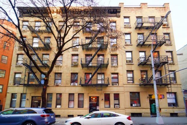 Building Photo - 2 bedroom in NEW YORK NY 10036