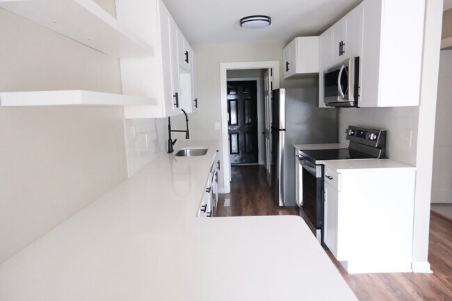 Building Photo - Pinckney