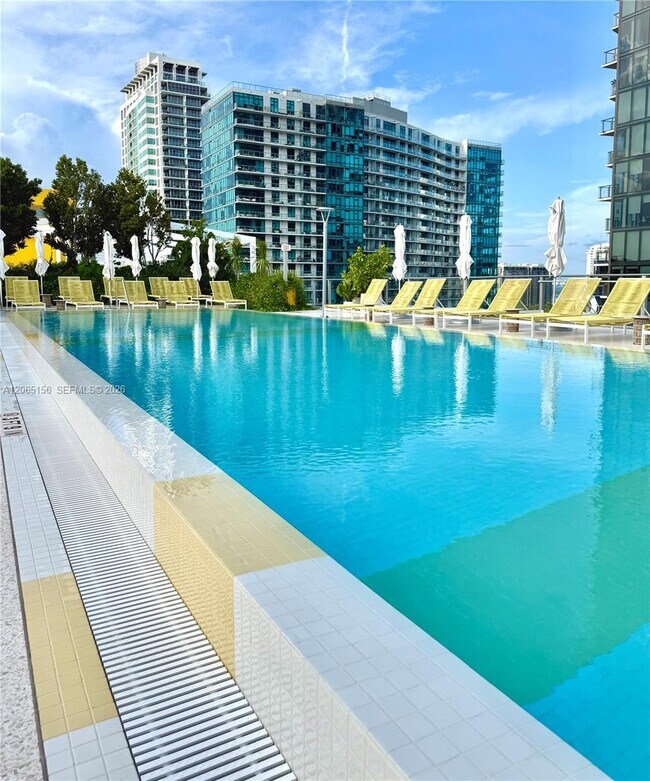 Building Photo - 90 NE 32nd St