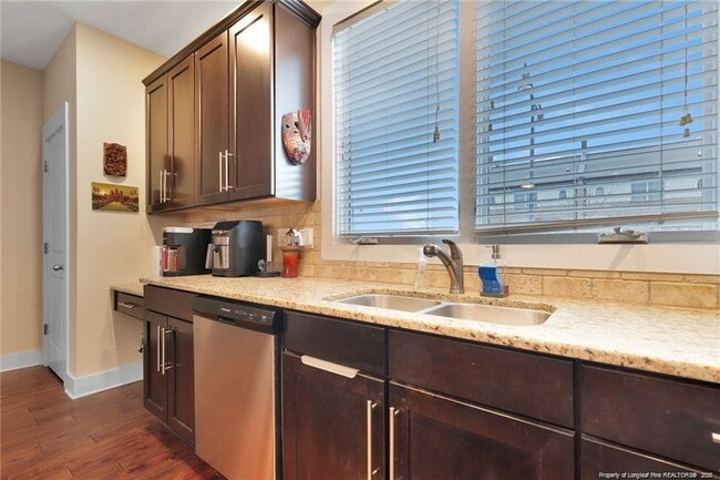 Building Photo - 147 Pennmark Pl