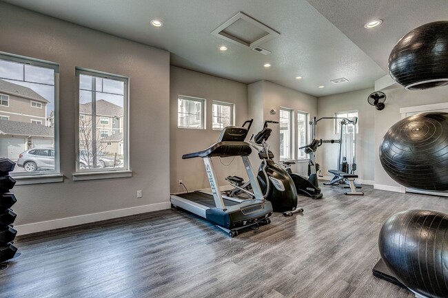 Building Photo - 4612 Hahns Peak Dr