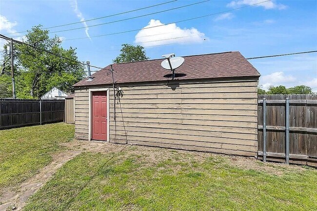 Building Photo - 3601 NW 24th St