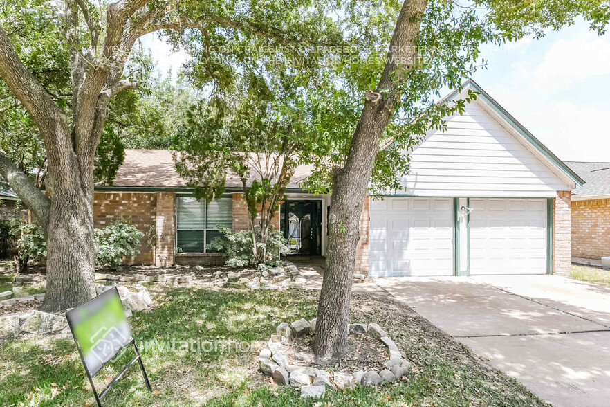 Primary Photo - 2622 Broomsedge Dr