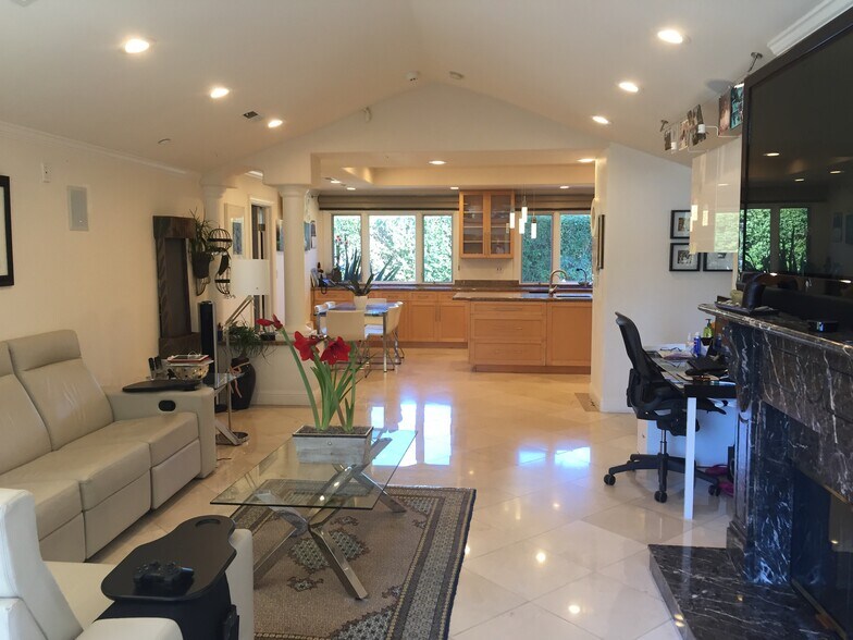 Building Photo - 1485 Lakeview Dr