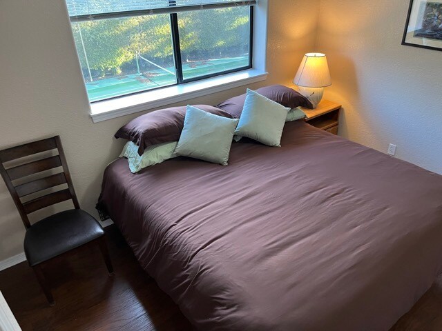 comfortable king size premium Sealy mattress - 4569 E Alamos Ave
