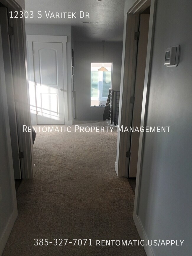 Building Photo - 12303 S Varitek Dr