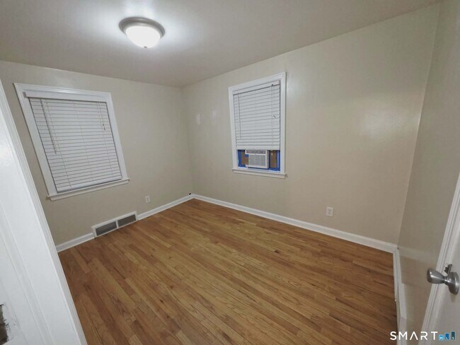 Building Photo - 271 Gaylord Dr