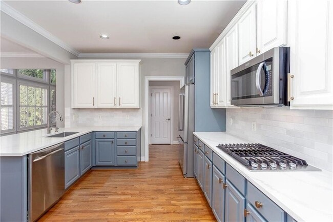 Building Photo - 3206 Windsor Lake Dr NE