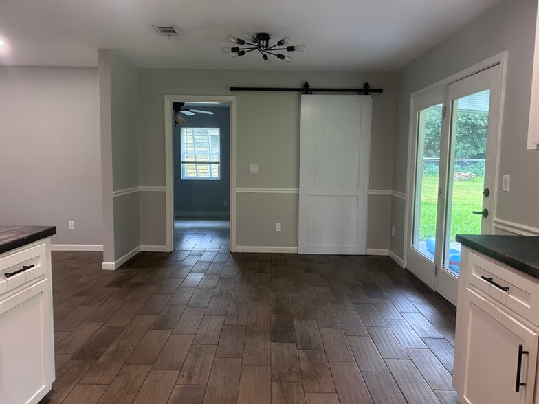 Building Photo - 306 Fawn Cir