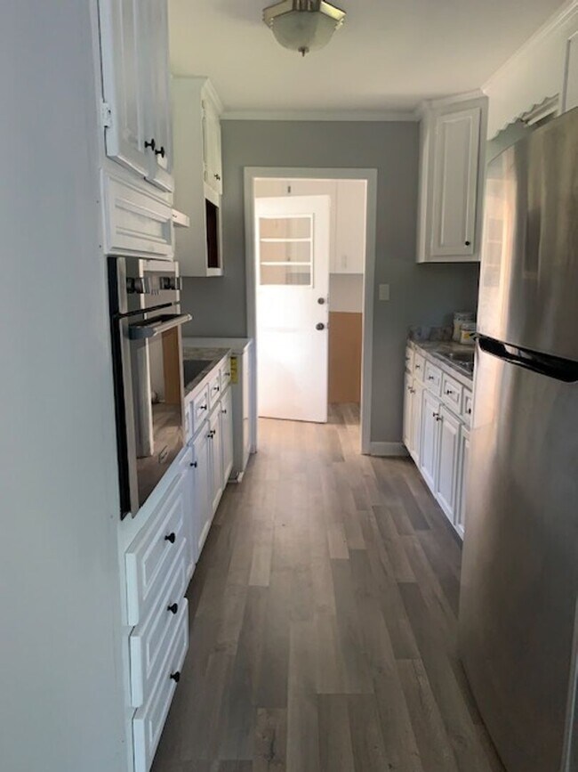 Building Photo - 3-Bedroom 1.5-bath brick home