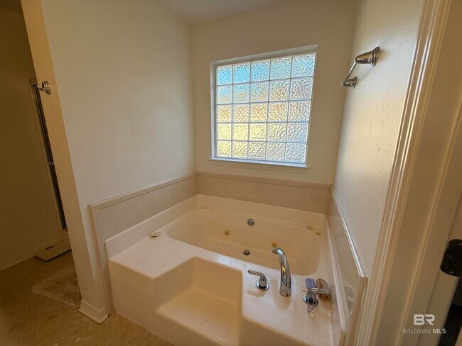 Building Photo - 24608 Tarpon Ln