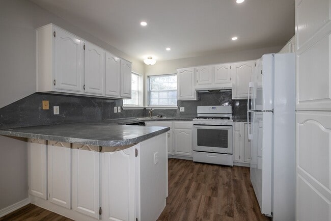 Building Photo - Gorgeous 4 Bedroom Remodel, Union Schools!