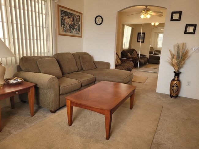 Building Photo - Charming 1-Bedroom Apartment for Short-Term Rental in the Heart of Bullhead City!