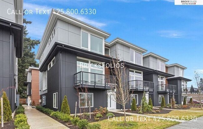 Building Photo - Move-In Ready Townhome with Ground Floor Suite & Views of Olympic Mountains