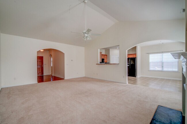 Building Photo - 4 BR/2 BA, 1 Car Garage, Charming Home in ...