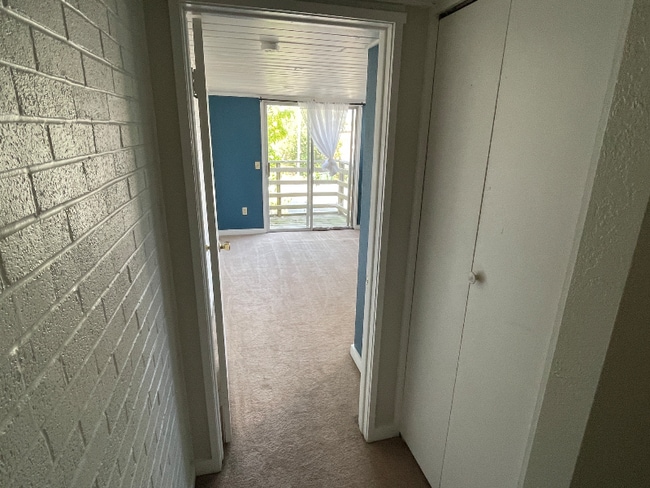 Building Photo - 1102 Laguille Ct