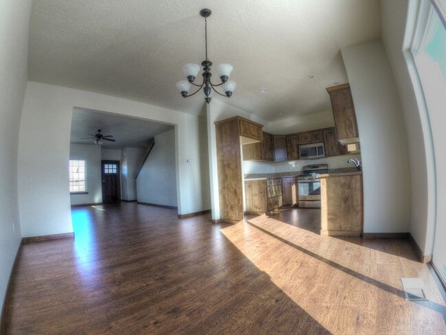 Building Photo - 2 Story in The Landings!