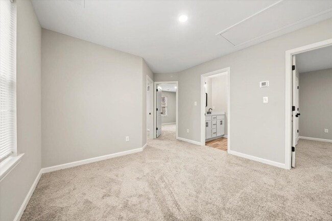 Building Photo - 2845 Yale Ave