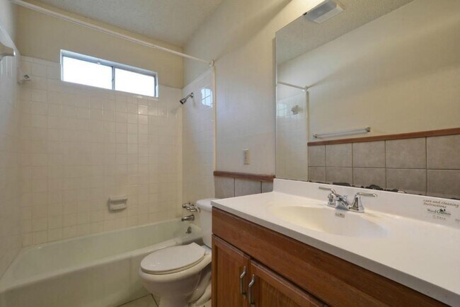Building Photo - 9410 E Meadow Vale