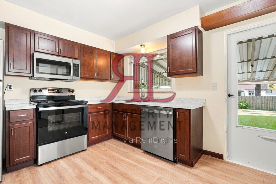 Building Photo - 4176 Beechgrove Dr