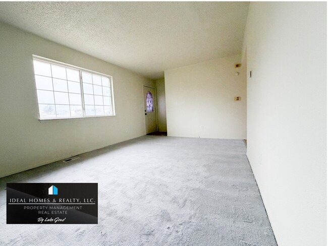 Building Photo - 2104 Flamingo Dr